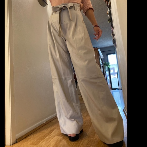 ‼️SOLD‼️ Exquisite 100% Leather Pants - Picture 5 of 9